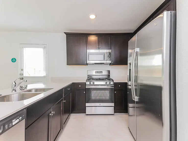 1536 Highbridge Blvd — Photo 8