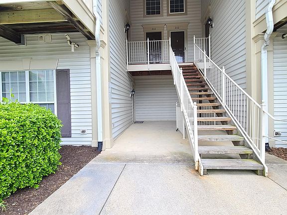5th image of 8222 Catbird Cir Unit 101