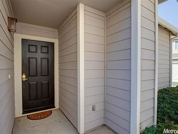 3rd image of 6462 Laguna Mirage Ln