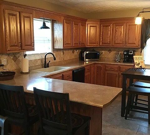 Large kitchen/breakfast bar 