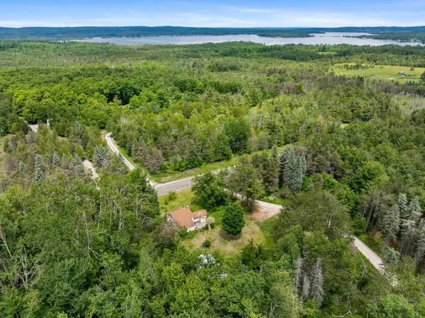 5760 Pickerel Lake Rd, Petoskey, MI 49770