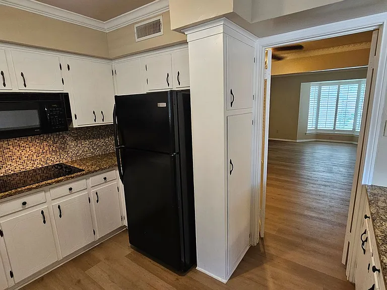 6033 Sandhurst Ln #D — Photo 19