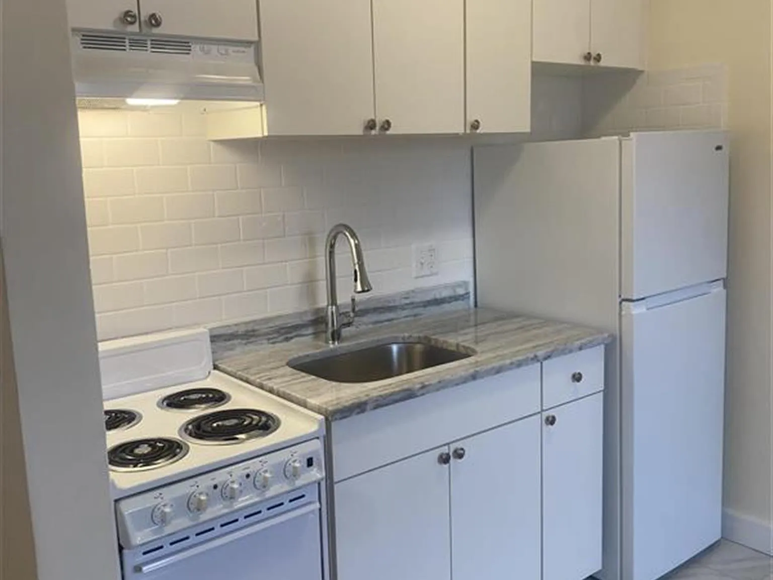 1 bed, 450 sqft, $2,100 — Photo 4
