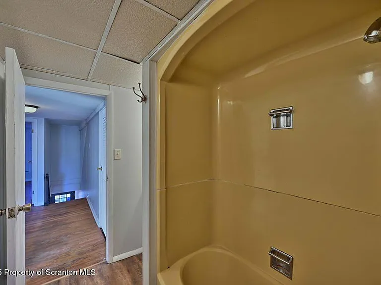 416 E Market St — Photo 31