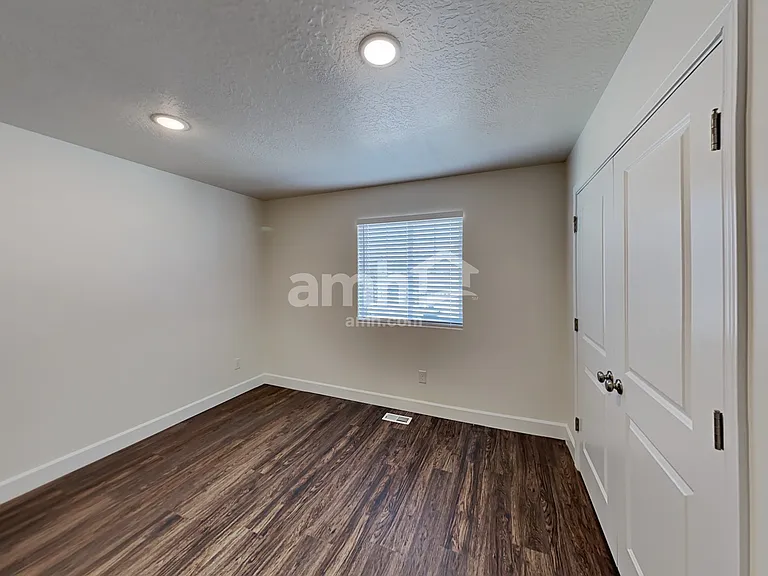 2184 E Silverado Ln — Photo 16