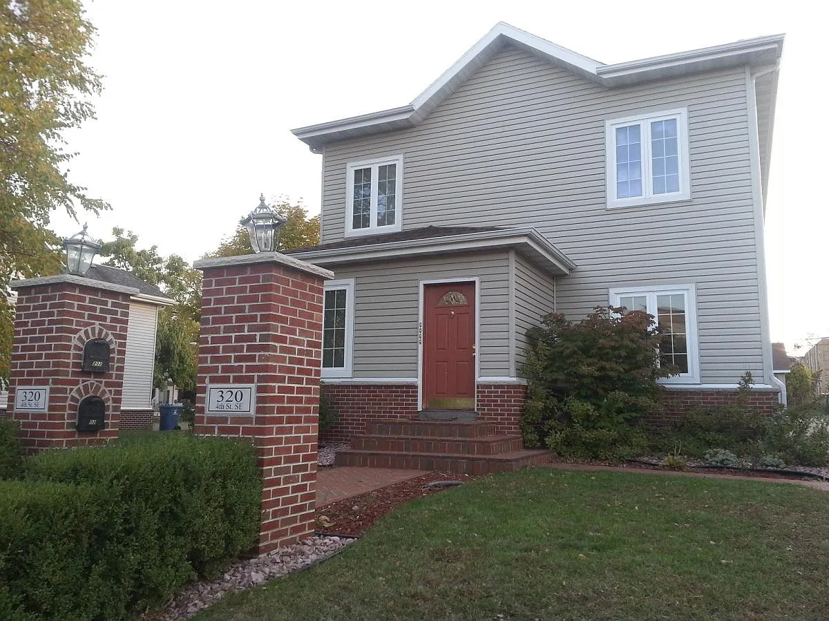 3 bed, 1400 sqft, $1,650 — Photo 1