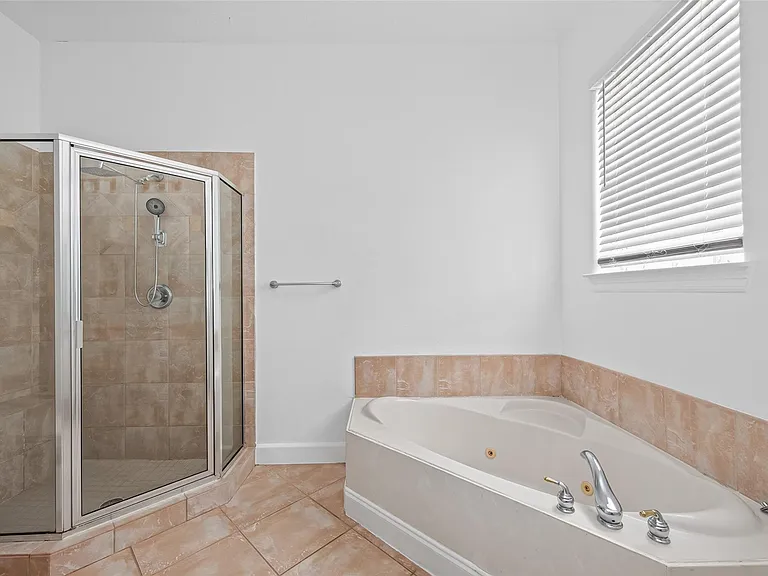 20003 Fieldtree Dr — Photo 39
