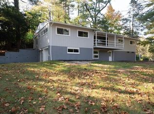 3 Wayfaring Rd, Norwalk, CT 06851