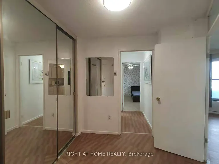 20 Chesterton Dr #501 — Photo 8