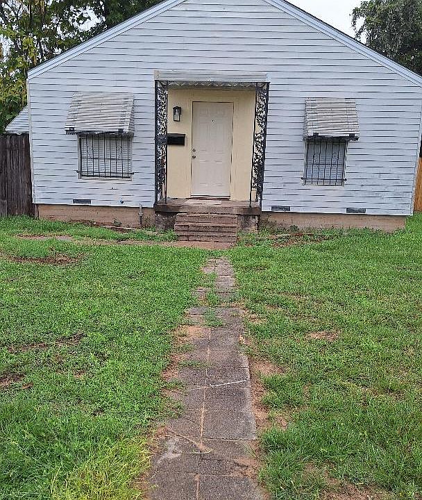 1st image of 2114 Oakwood St
