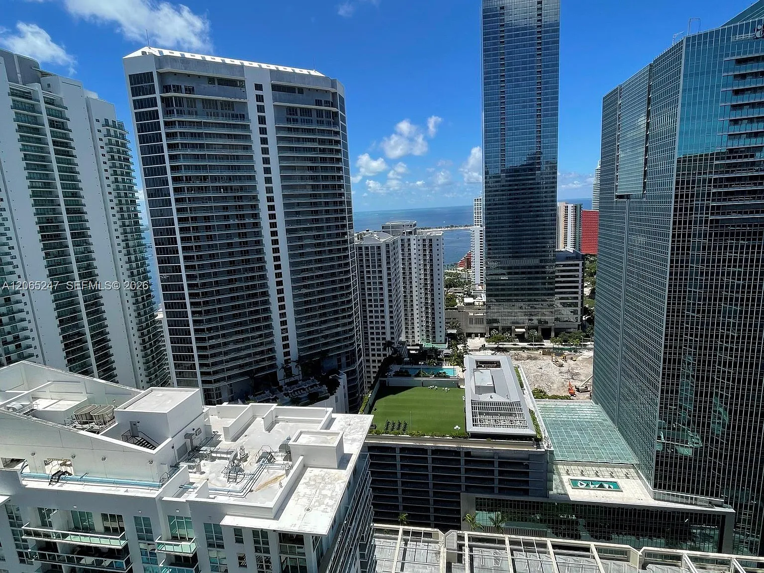 The Club At Brickell Bay — Photo 4