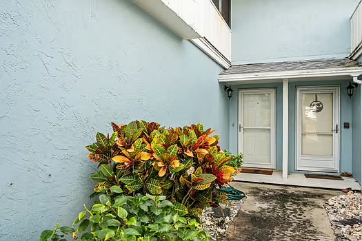 1st image of 33 Cove Rd #33