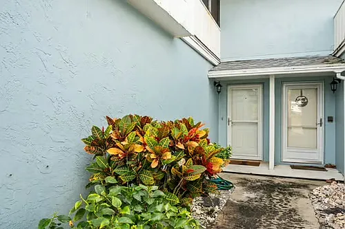 33 Cove Rd Photo 1