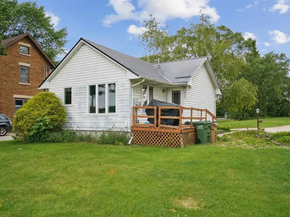 828 1st Ave W, Dyersville, IA 52040