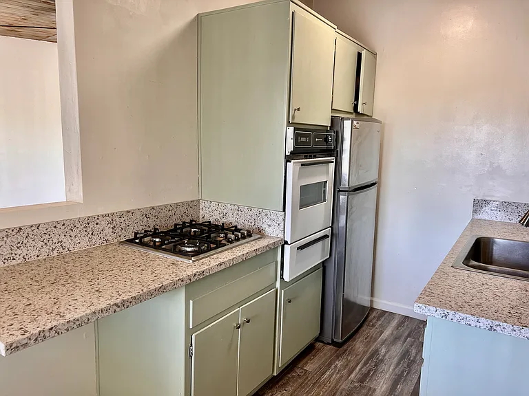 1210 W Lewis St #6 — Photo 5