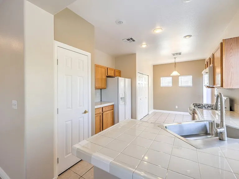 10540 Allthorn Ave — Photo 9