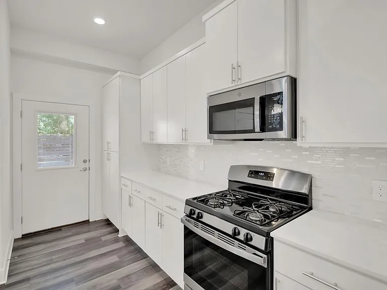 6325 Ponca St #B — Photo 10