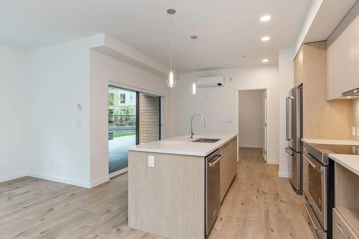 2 bed, 920 sqft, $2,750 — Photo 3