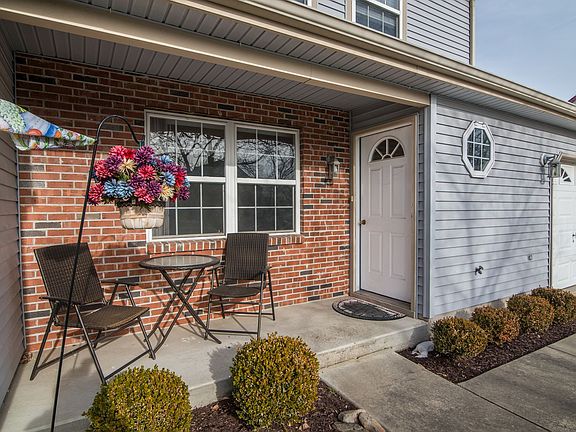 3rd image of 324 Stonehouse Ln
