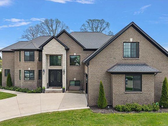 2nd image of 46930 Riverpark Dr E