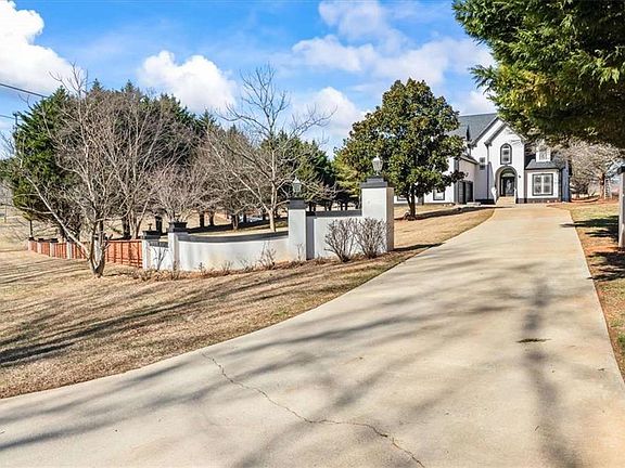 3rd image of 3955 Pucketts Rd