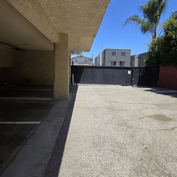2219 S Crenshaw Blvd #5 — Photo 20