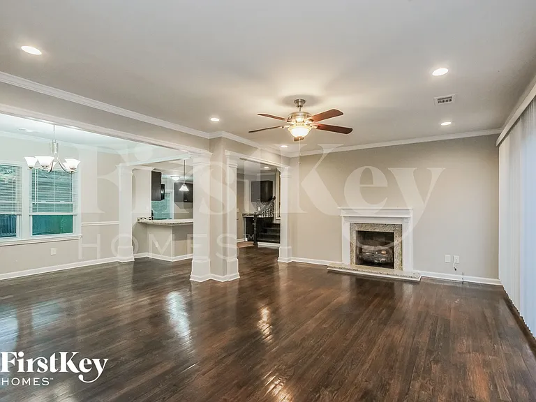 1648 Columbia Dr — Photo 5