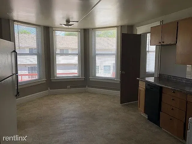 1 bed, 350 sqft, $955 — Photo 4