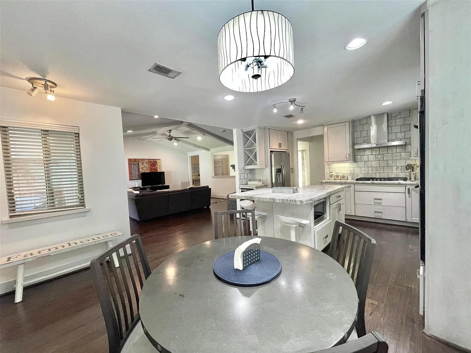 4 bed, 3.5 bath, 2412 sqft, $4,295 — Photo 4