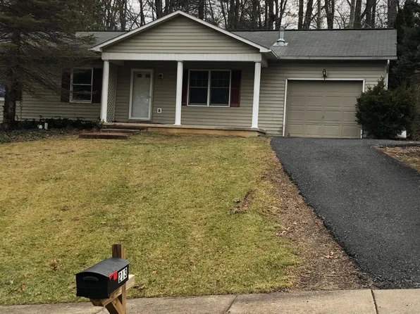 213 Oakley Dr, State College, PA 16803