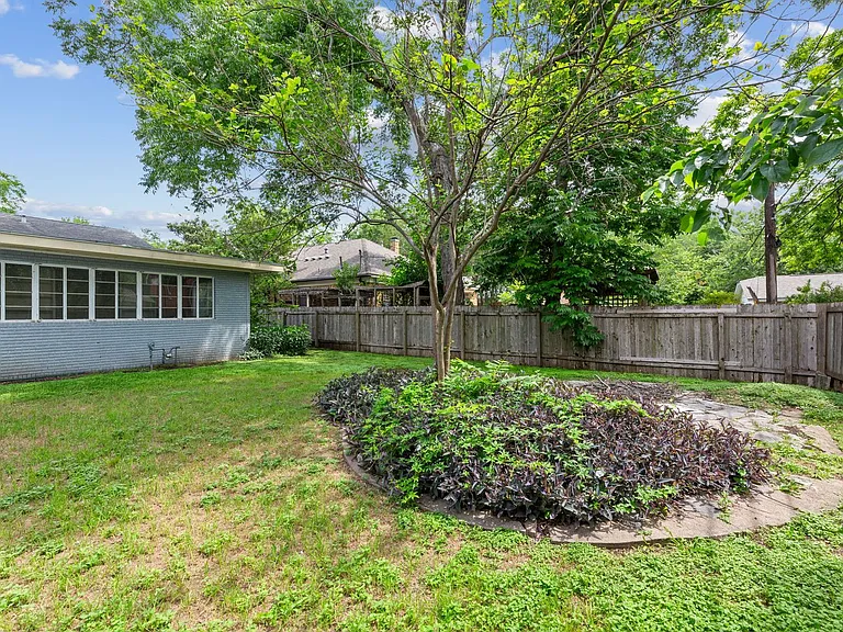 3810 Avenue H — Photo 30