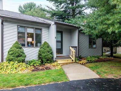 1 Kristee Cir, West Warwick, RI, 02893