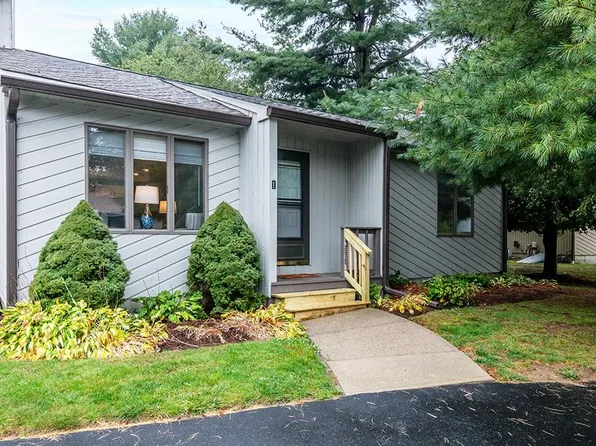 1 Kristee Cir, West Warwick, RI 02893