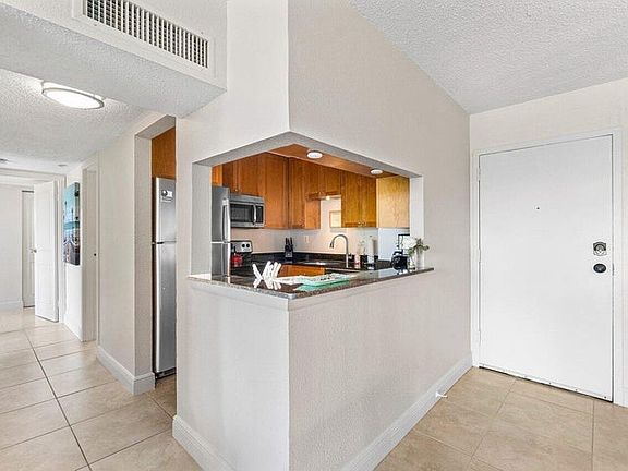 4th image of 1830 Embassy Dr APT 401