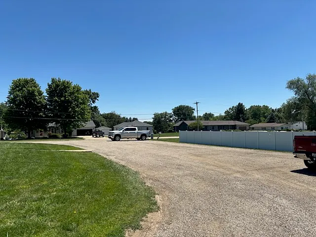 1902 Canterbury Dr — Photo 3