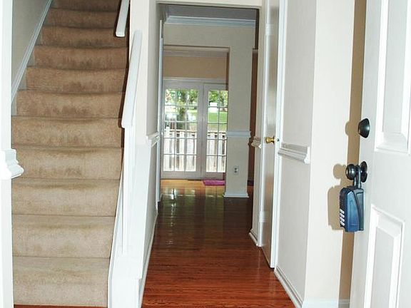 3rd image of 4913 McFarland Dr
