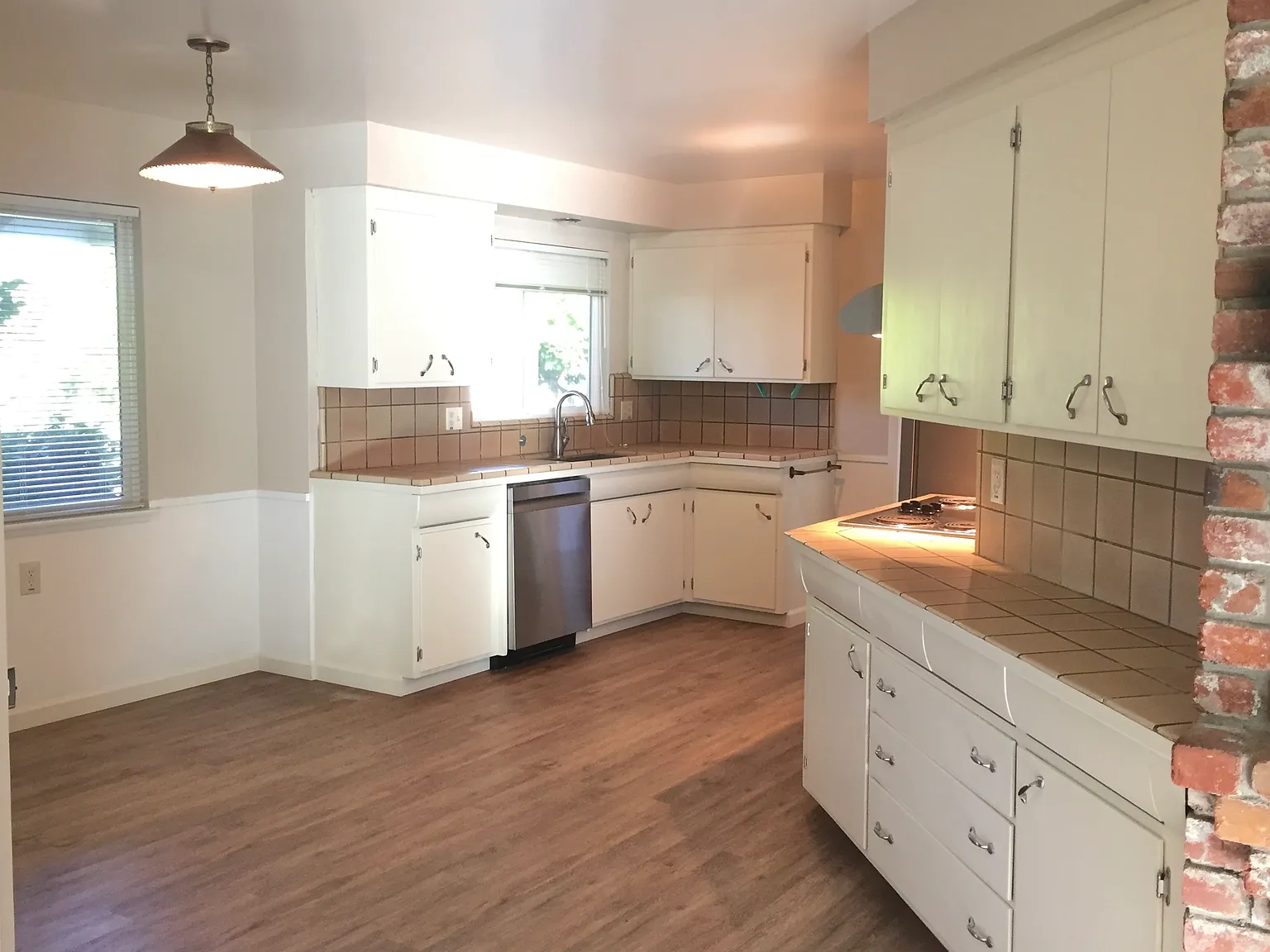 7466 Heatherwood Dr — Photo 2