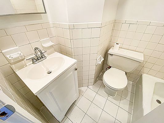 4th image of 2333 1st Ave #5B