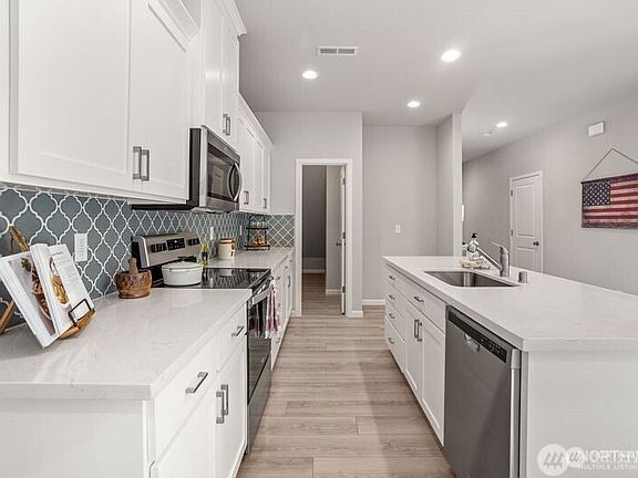 4th image of 1418 60th Avenue NE