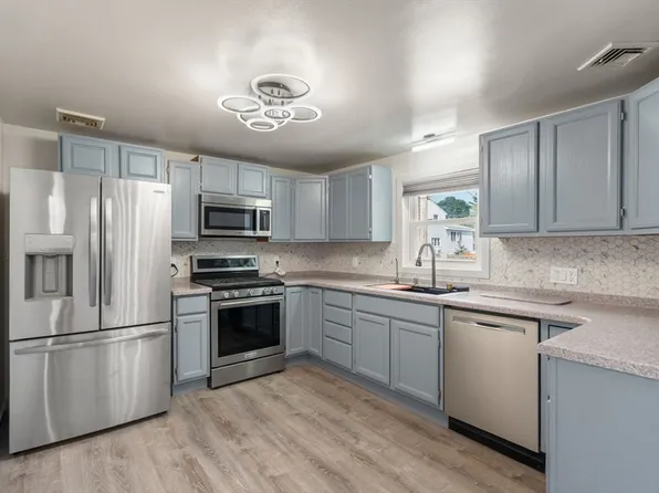 29 Brentwood St, Malden, MA 02148