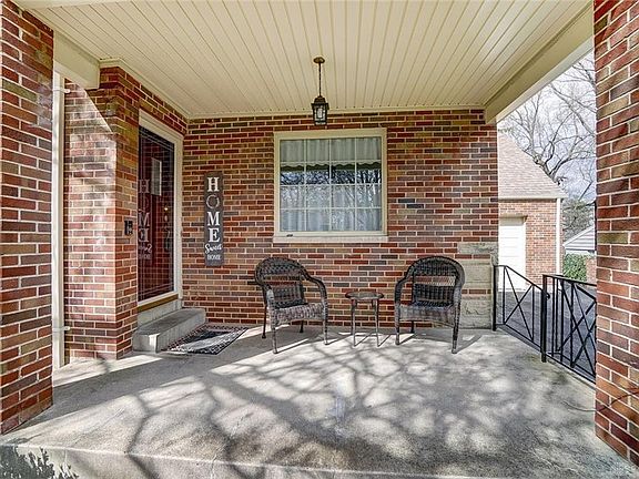 3rd image of 141 Sherbrooke Dr