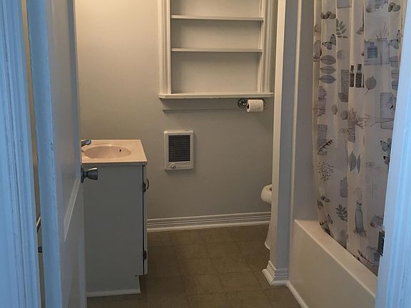 3rd image of 944 Clark St APT 1