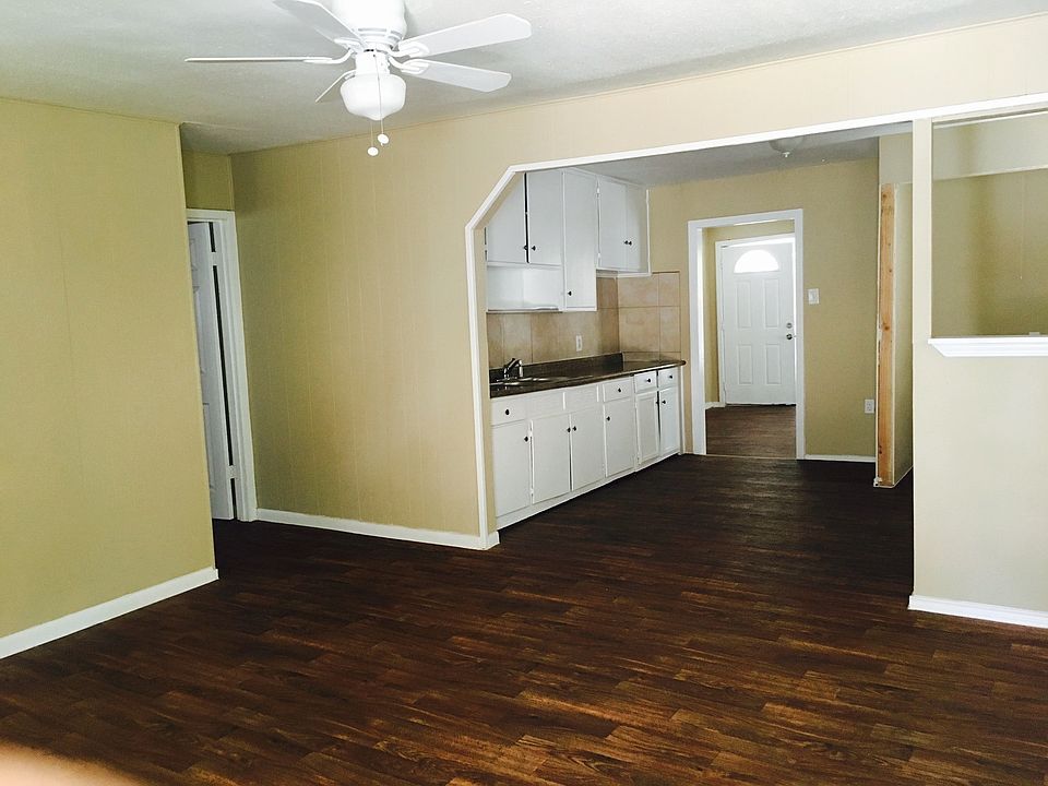 1st image of 5121 Royal Dr