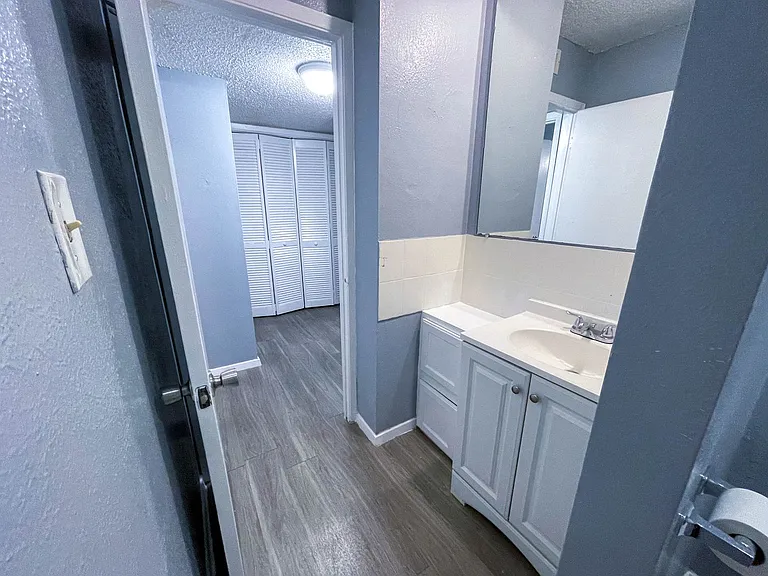 8907 Parkfield Dr — Photo 23