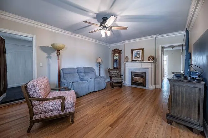 3301 Howard Ave — Photo 6