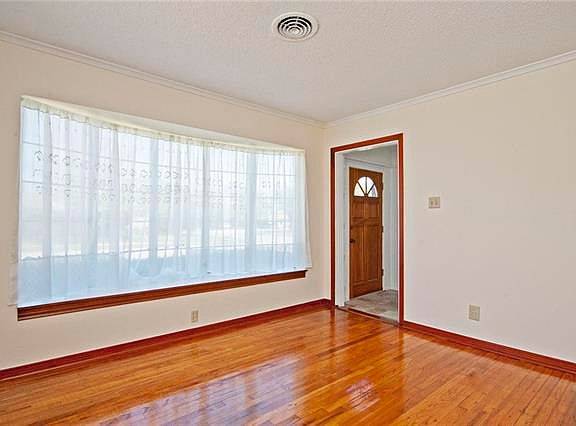 4th image of 1929 Old Gate Ln