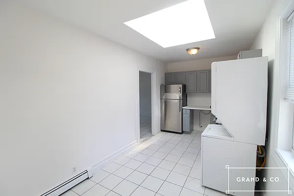 Rented by Grand & Co. | media 4