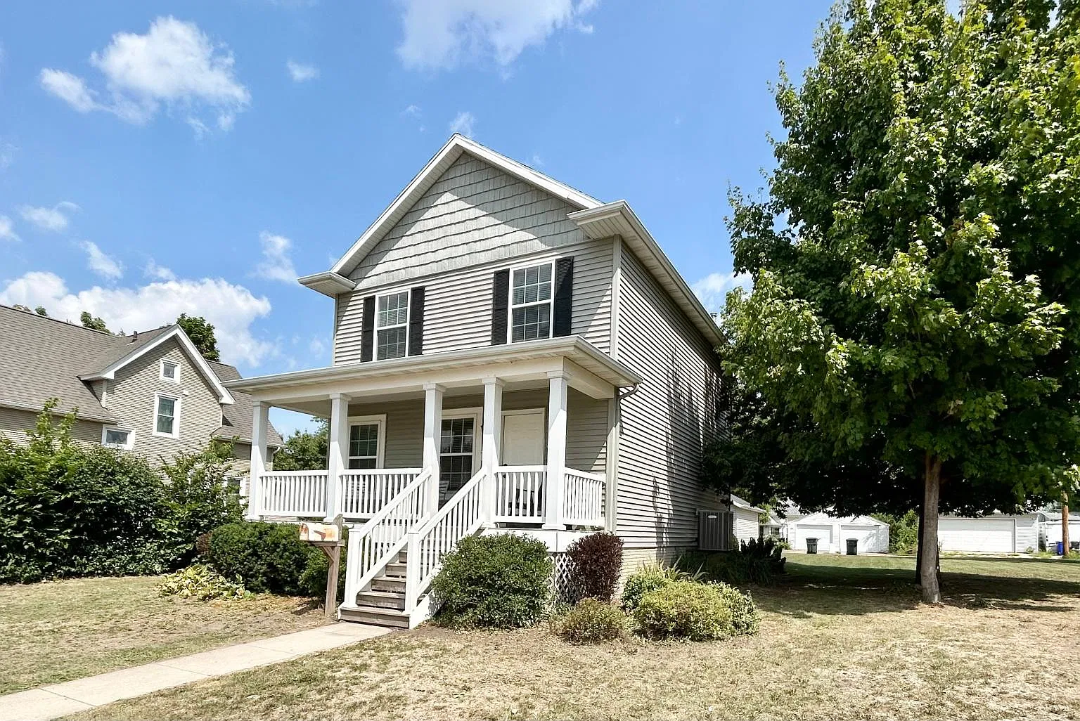 3 bed, 2.5 bath, 1577 sqft, $4,000 — Photo 2