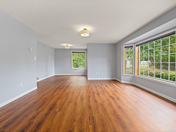 5th image of 12920 56th Ave NE