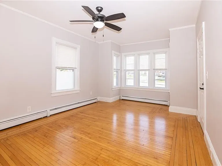 376 Hope St — Photo 3
